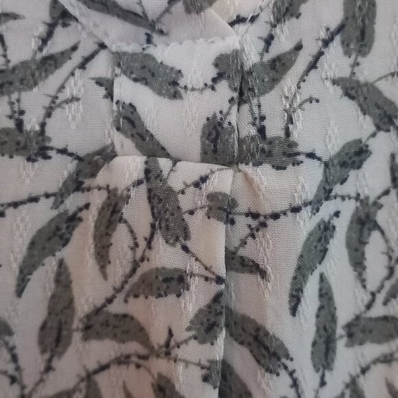 CASLON delicate leaf print blouse with flutter sleeves - Picture 5 of 8